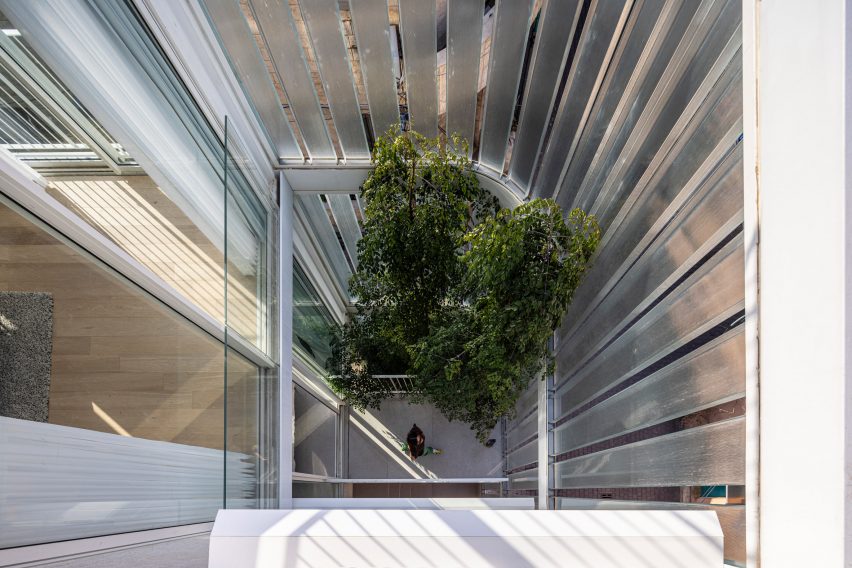 Y/K Building by Paritzki & Liani Architects