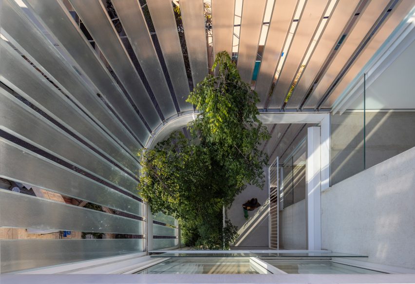 Y/K Building by Paritzki & Liani Architects