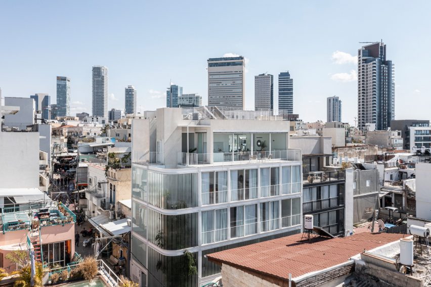 Y/K Building by Paritzki & Liani Architects