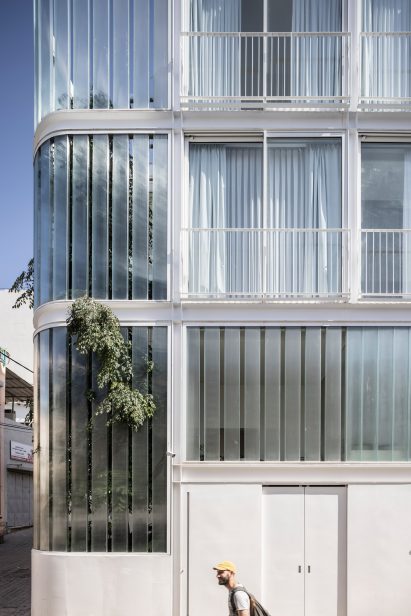 Y/K Building by Paritzki & Liani Architects