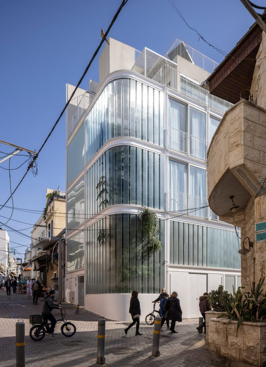 Y/K Building by Paritzki & Liani Architects
