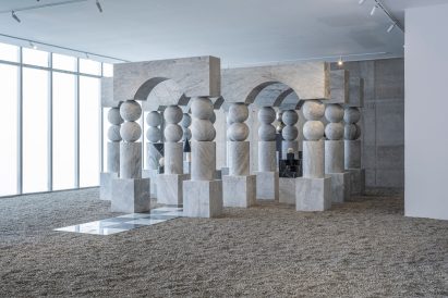 Stone collumns on gravel floor
