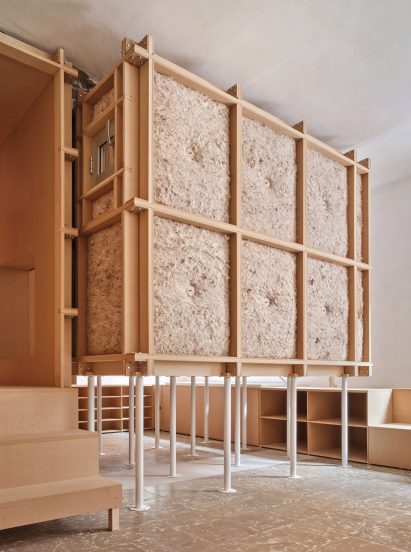Elevated bedroom encased in sheep's wool and MDF
