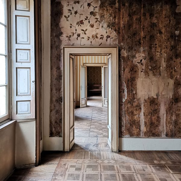Photo of a doorway in an apartment
