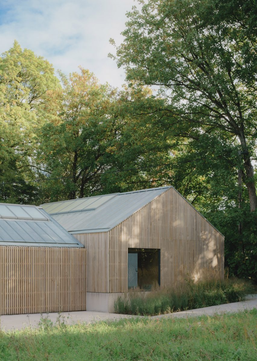 Car barn in Somerset by Bindloss Dawes