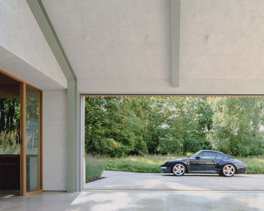Car barn in Somerset by Bindloss Dawes