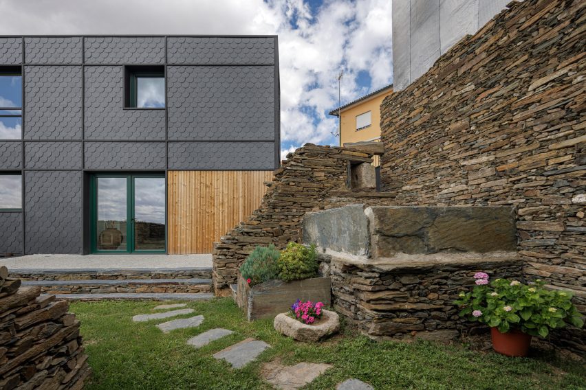 Casa Caldeira by Filipe Pina