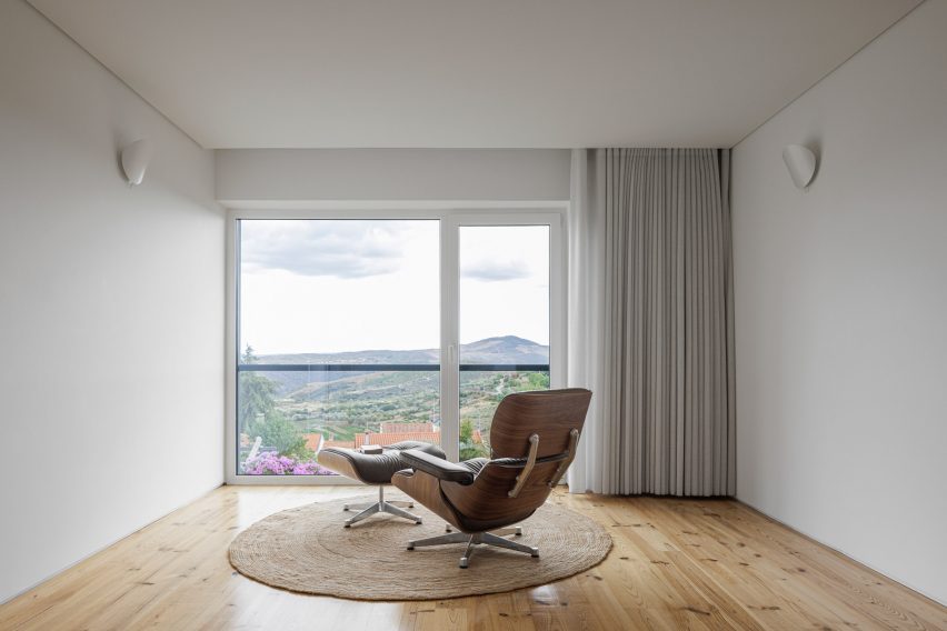Casa Caldeira by Filipe Pina
