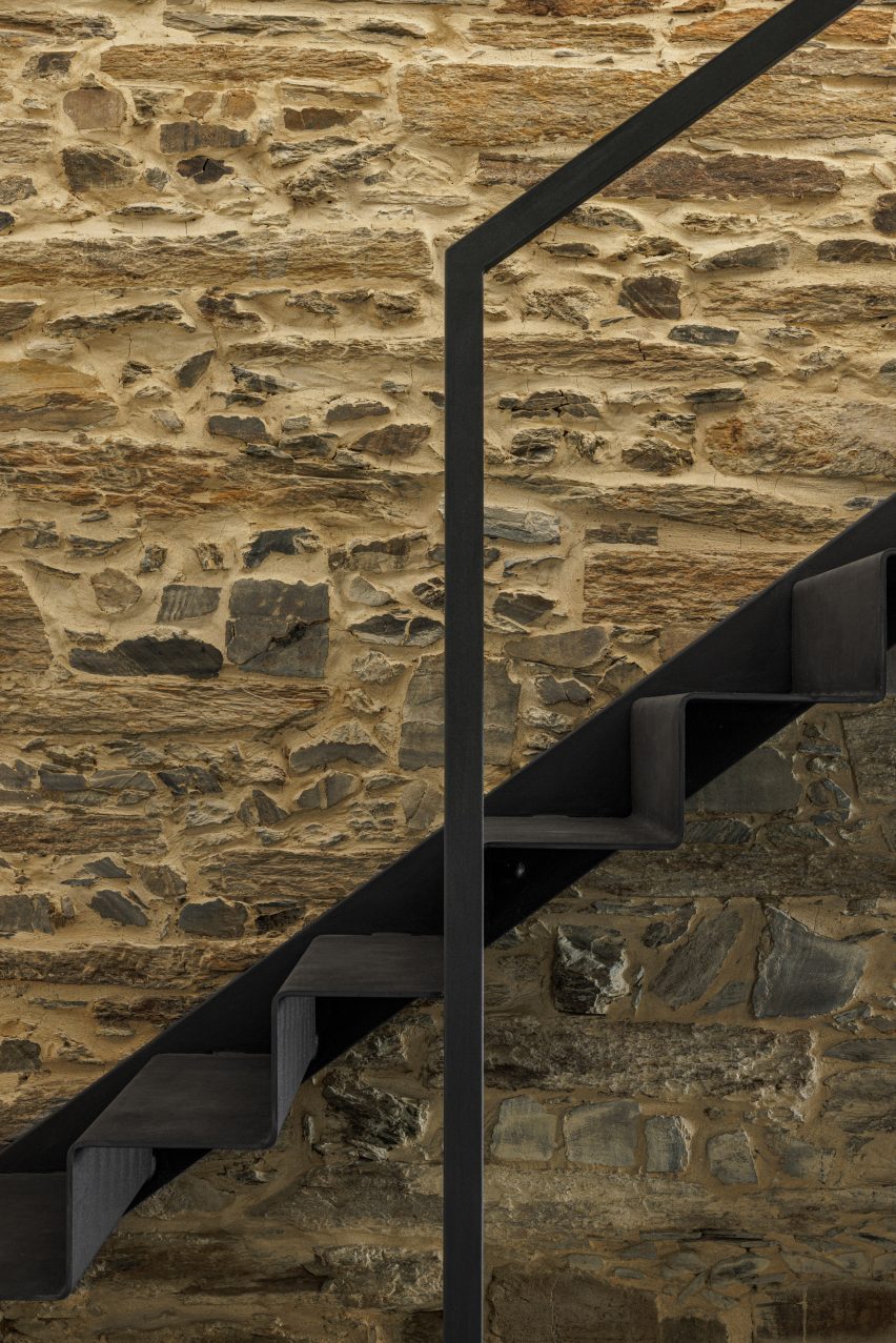 Casa Caldeira by Filipe Pina