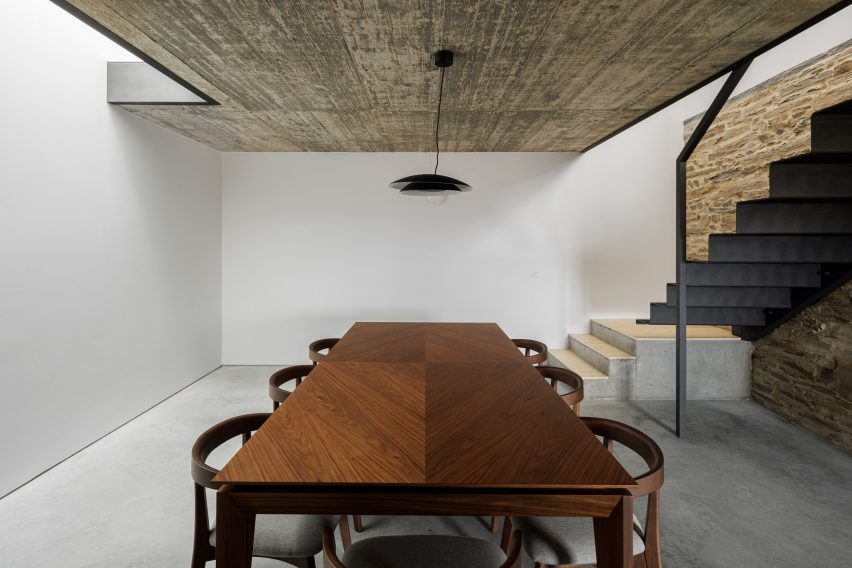Casa Caldeira by Filipe Pina