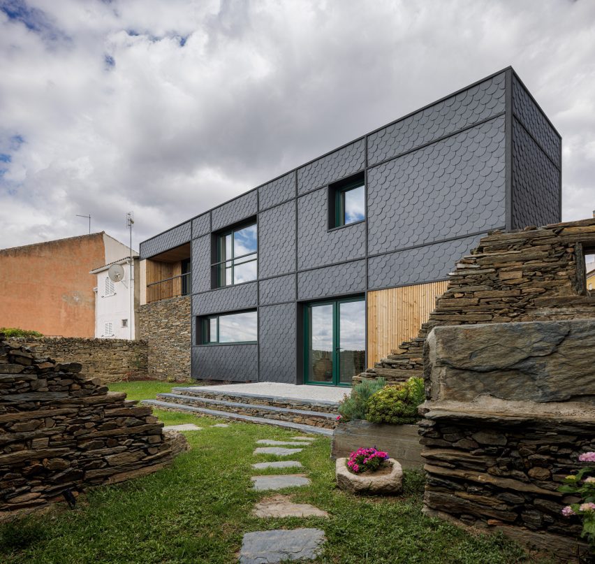 Casa Caldeira by Filipe Pina