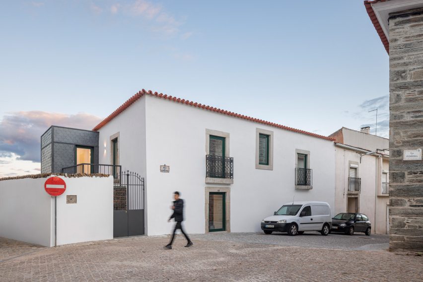 Casa Caldeira by Filipe Pina