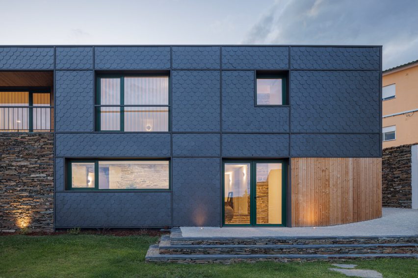 Casa Caldeira by Filipe Pina