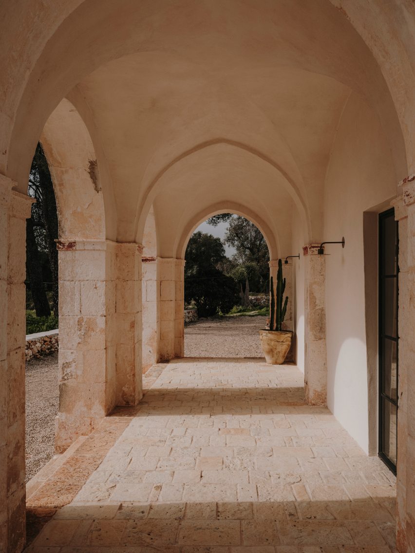 Exterior of Casolare Scarani in Puglia by Studio Andrew Trotter
