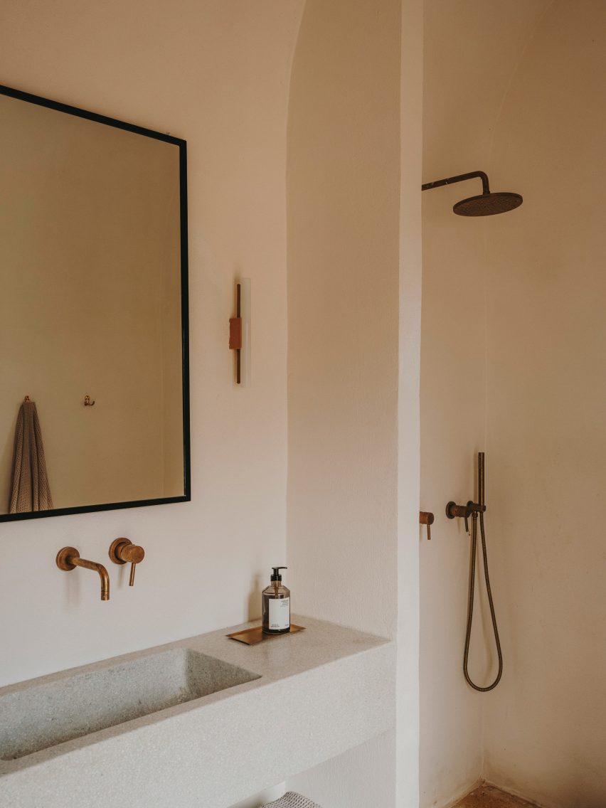 Interior of Casolare Scarani in Puglia by Studio Andrew Trotter