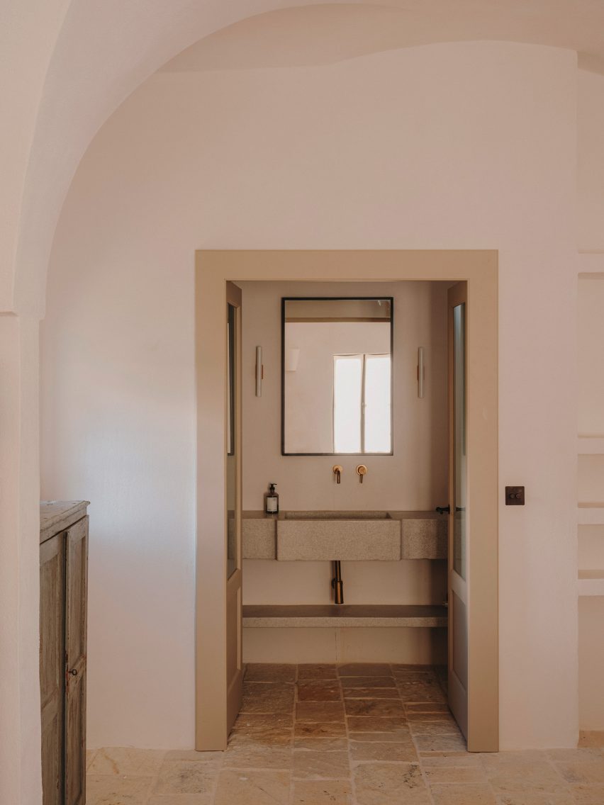 Interior of Casolare Scarani in Puglia by Studio Andrew Trotter