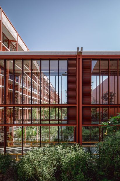 Pathway linking the volumes at Betterware campus designed by Estudio MMX and Luis Campos