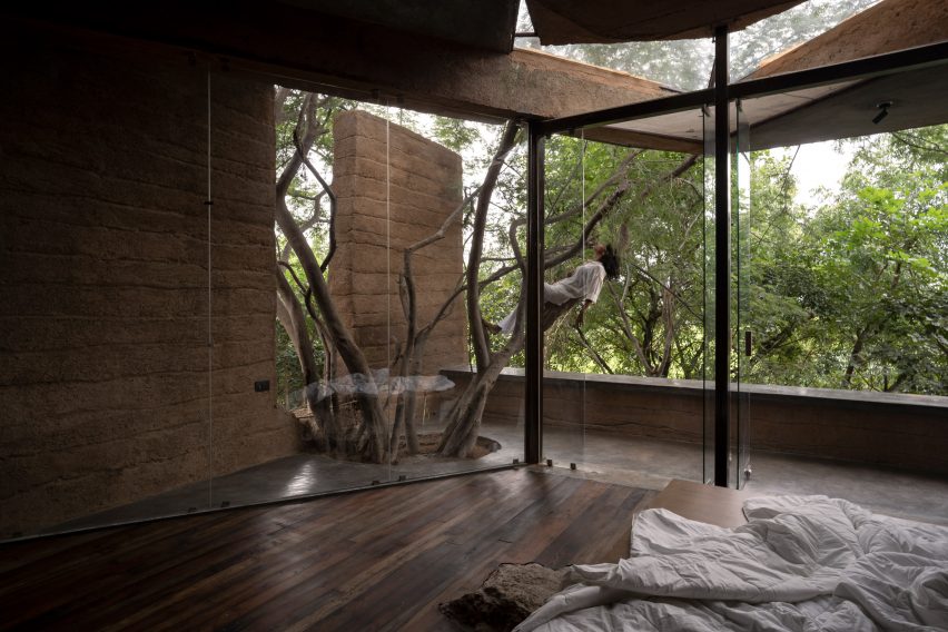 Interior of Chuzhi house in India by Wallmakers