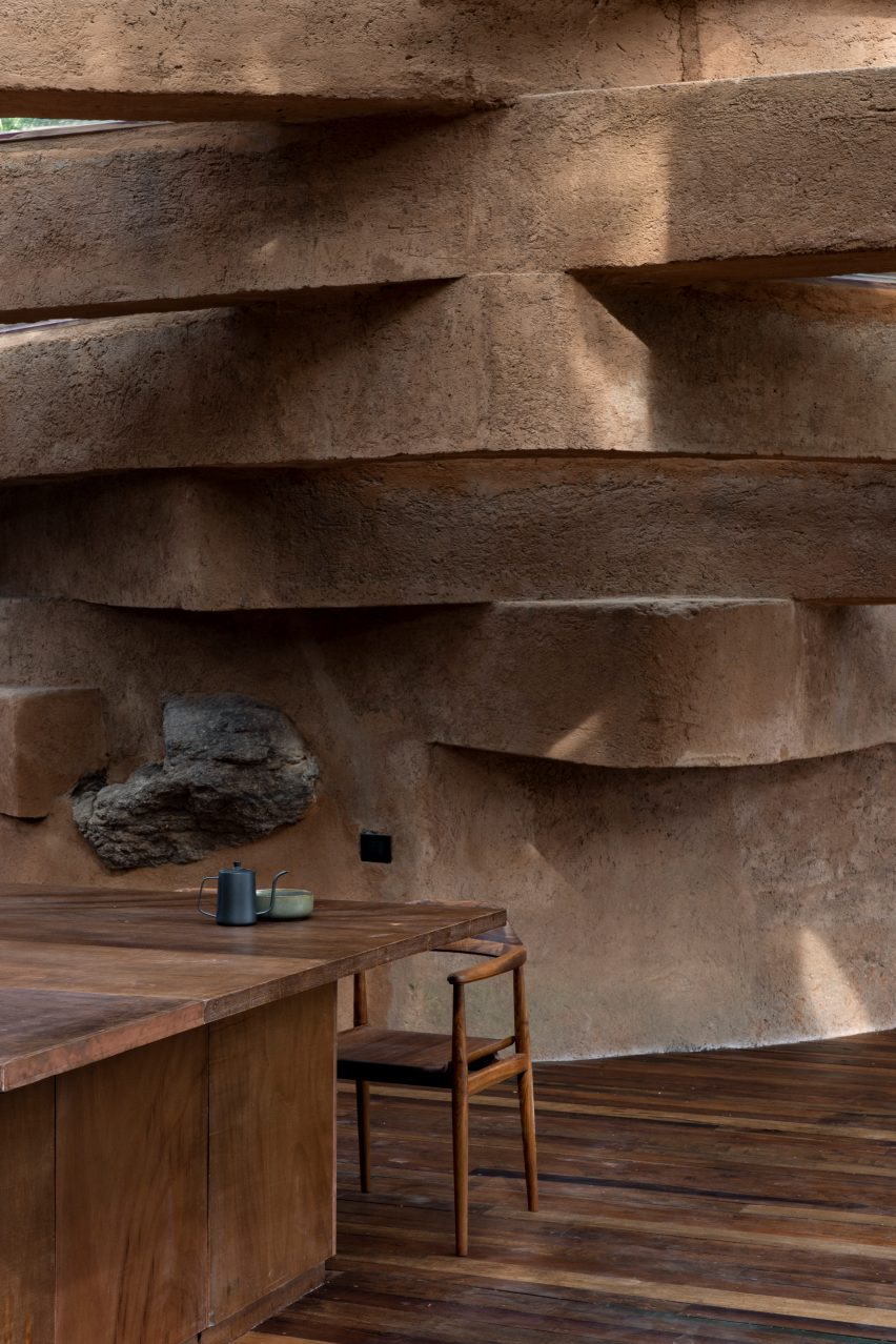 Interior of Chuzhi house in India by Wallmakers