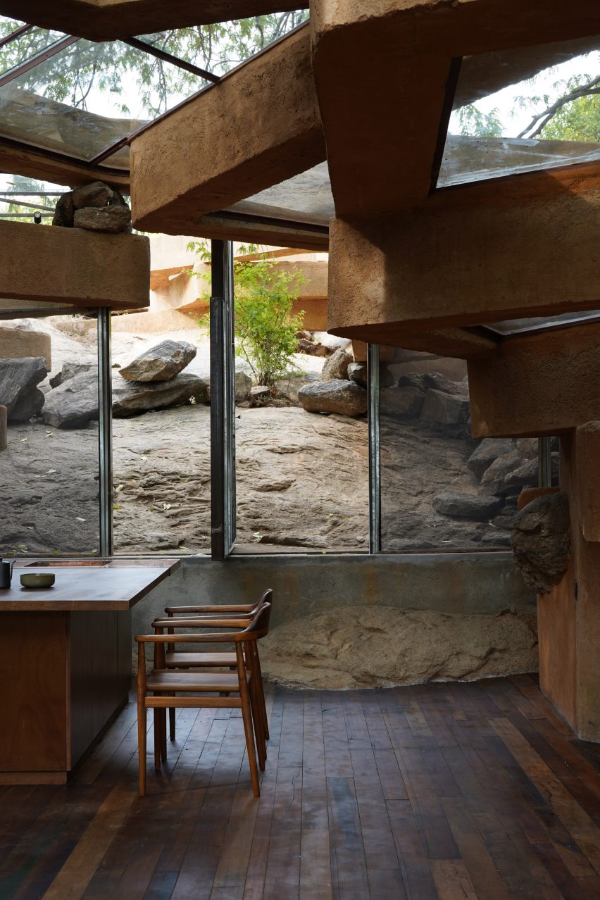 Interior of Chuzhi house in India by Wallmakers