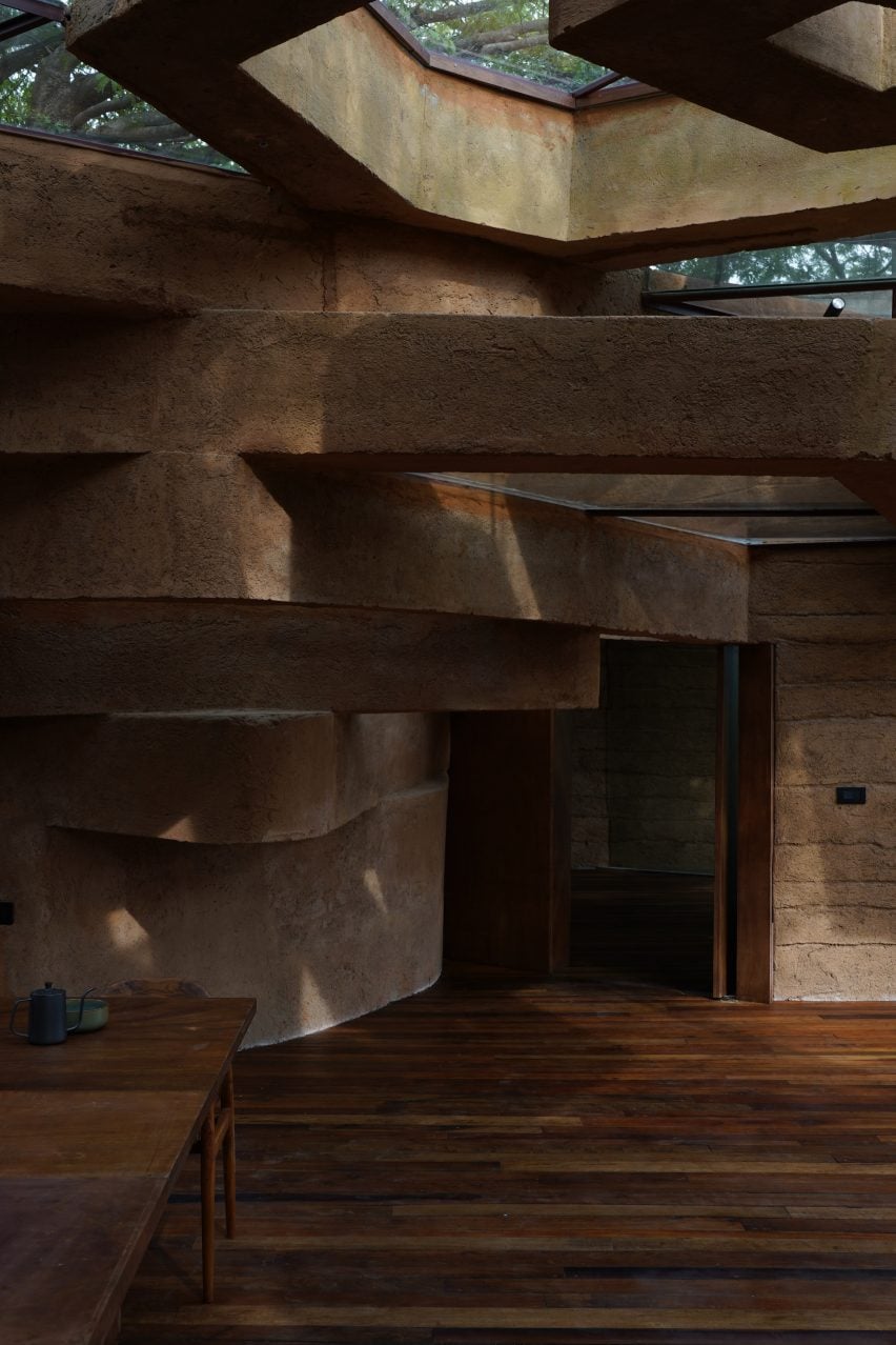 Interior of Chuzhi house in India by Wallmakers