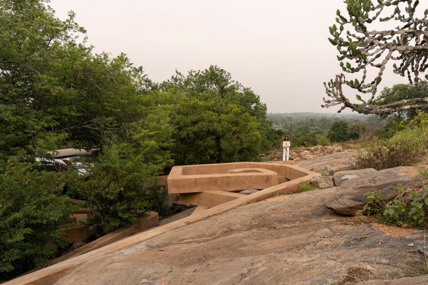 Exterior of Chuzhi house in India by Wallmakers