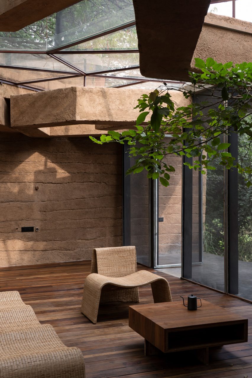 Interior of Chuzhi house in India by Wallmakers