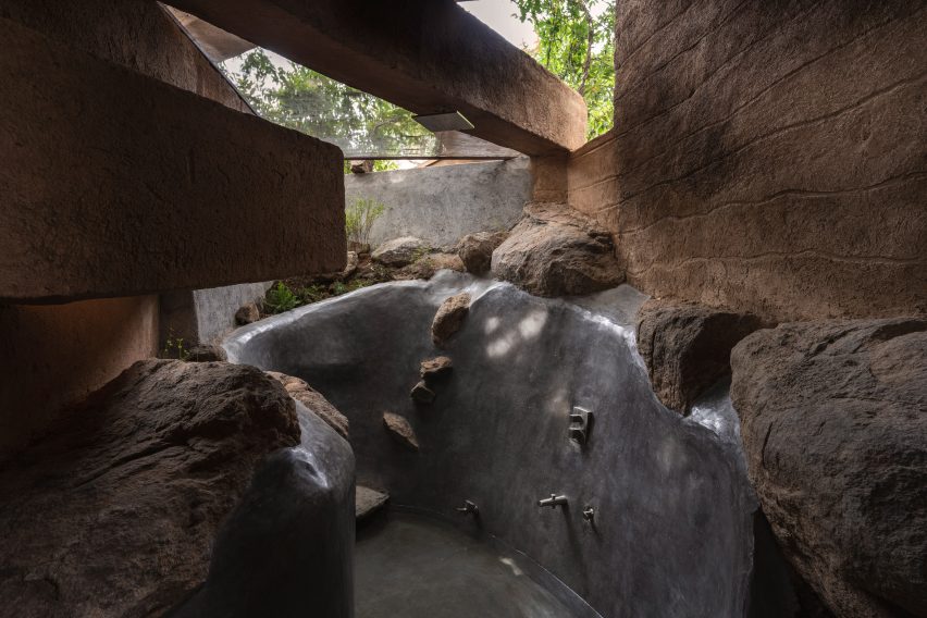 Interior of Chuzhi house in India by Wallmakers