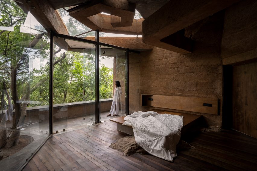Interior of Chuzhi house in India by Wallmakers