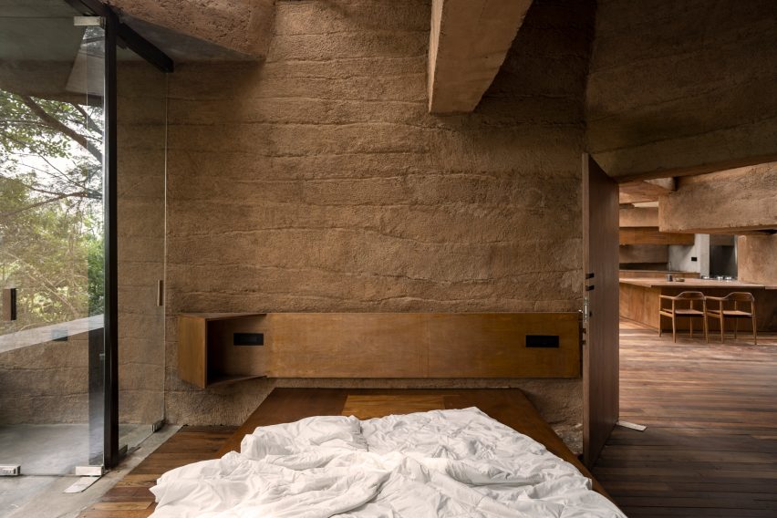 Interior of Chuzhi house in India by Wallmakers