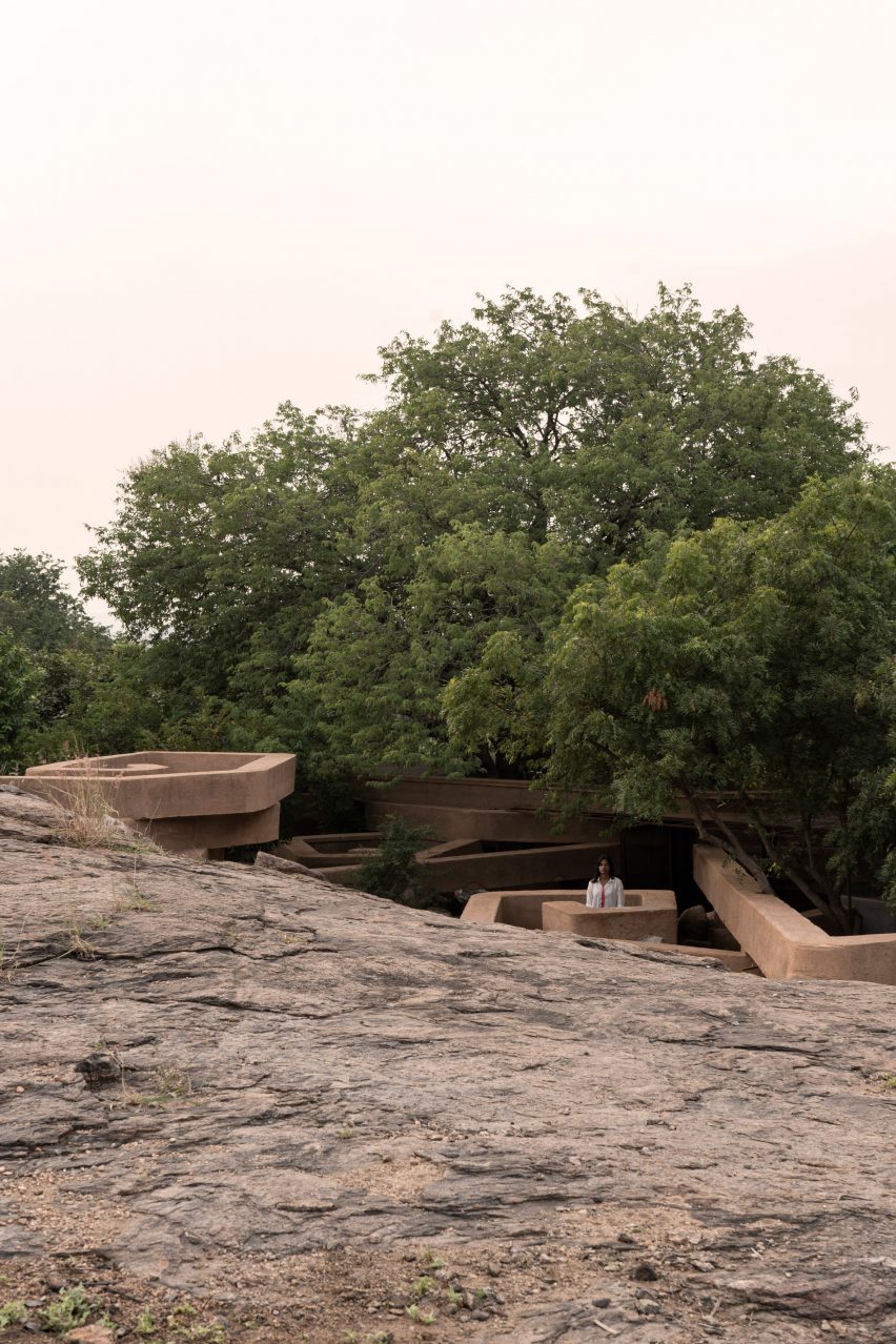 Exterior of Chuzhi house in India by Wallmakers