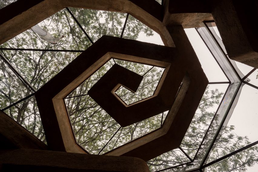 Interior of Chuzhi house in India by Wallmakers