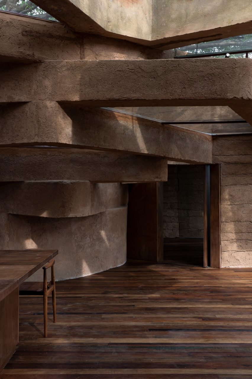 Interior of Chuzhi house in India by Wallmakers