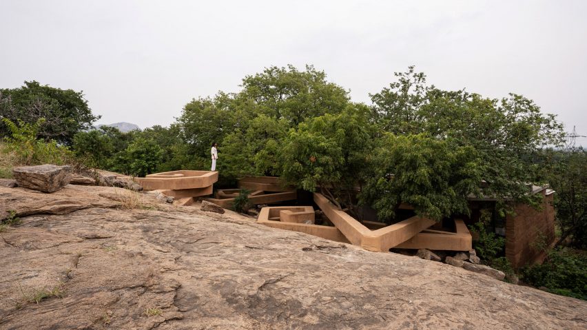 Exterior of Chuzhi house in India by Wallmakers