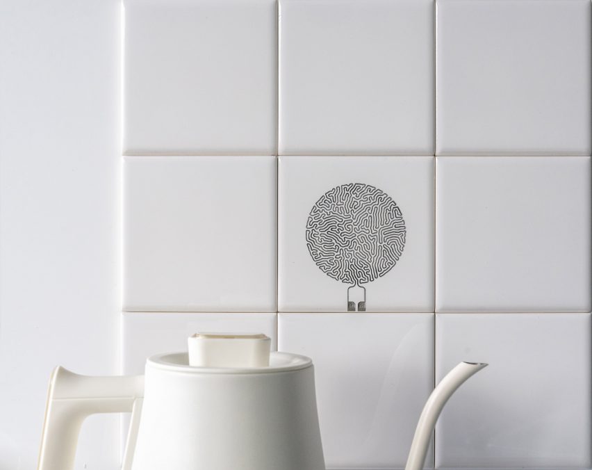 Heat-sensing tile