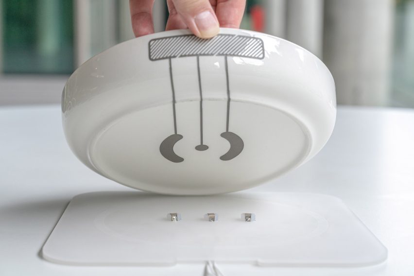 Conductive ceramic bowl by Clement Zheng