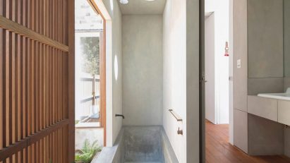 Sunken concrete bath in Australian cottage