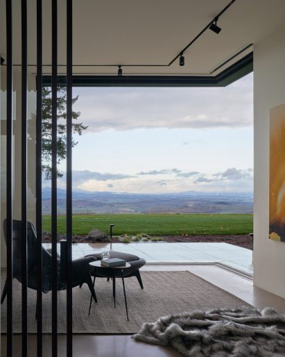 Country house by Ueda Design Studio