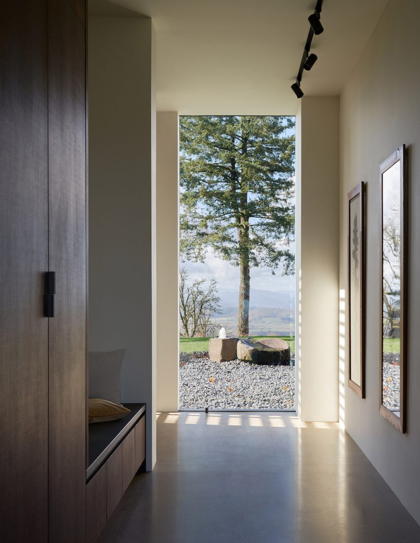 Eola Hills Residence by Ueda Design Studio