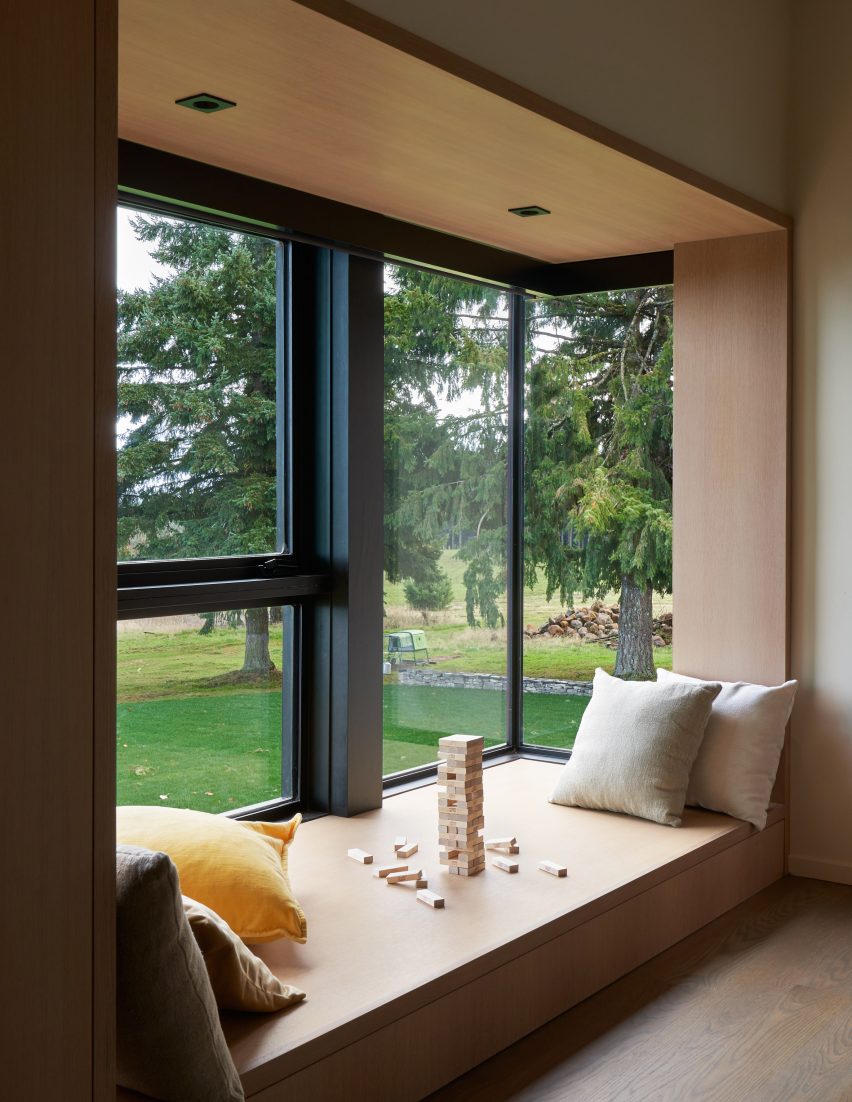 Eola Hills Residence by Ueda Design Studio