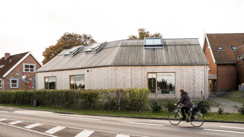 Exterior of Feldballe School extension by Henning Larsen Architects