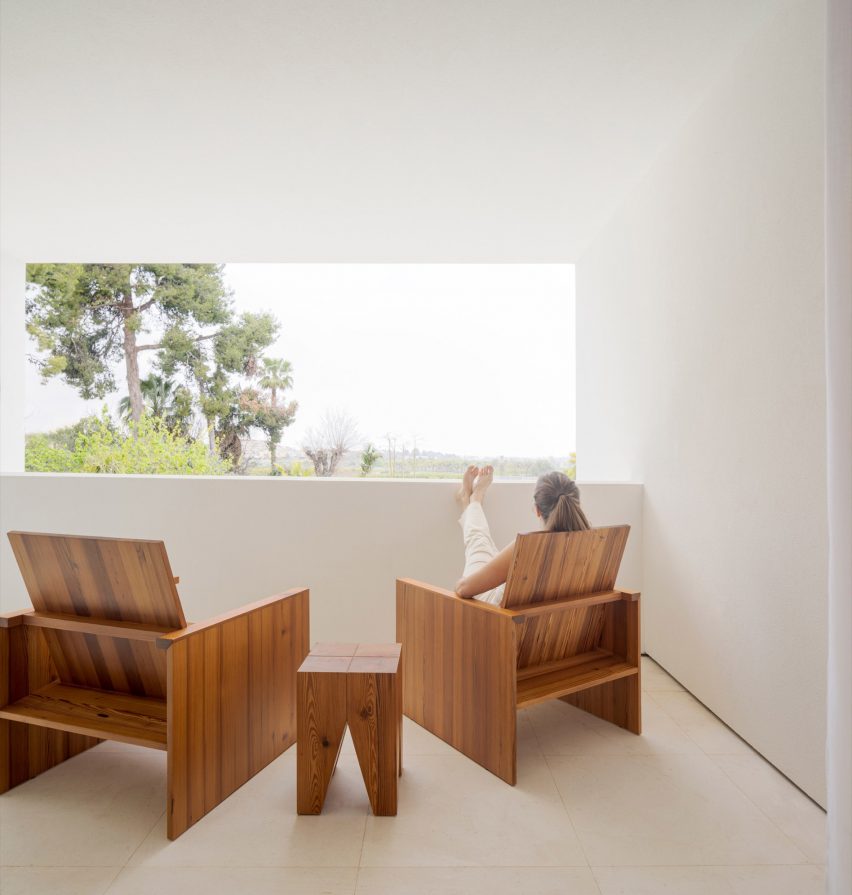 The Empty House by Fran Silvestre Arquitectos