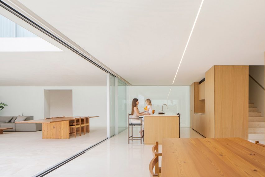 The Empty House by Fran Silvestre Arquitectos