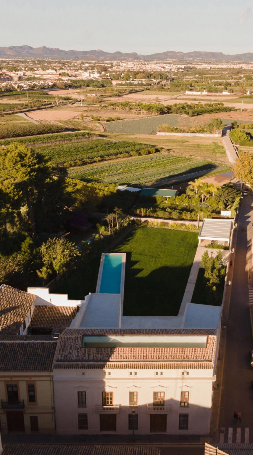 The Empty House by Fran Silvestre Arquitectos