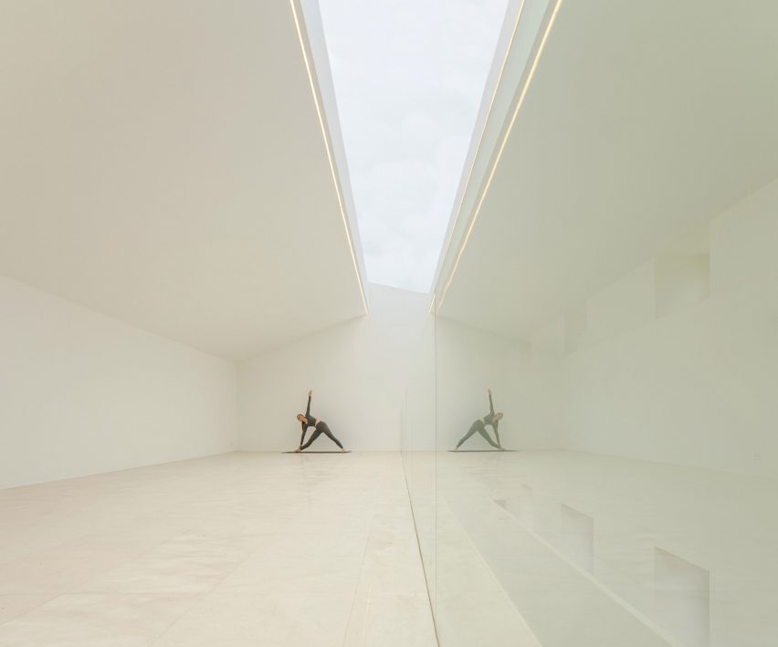 The Empty House by Fran Silvestre Arquitectos