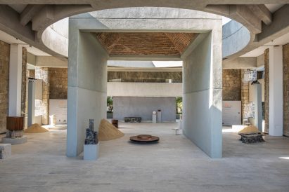 Furniture and sculpture in the monument