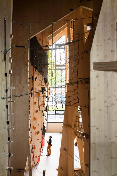 Wooden interior of Høyt Under Taket by Snøhetta