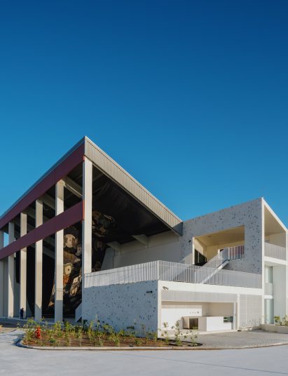 Saw-toothed extension in Sharjah