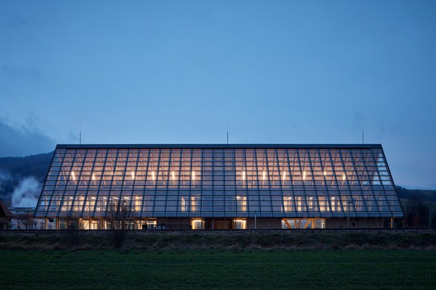 Kloboucká lesní HQ by Mjölk Architekti
