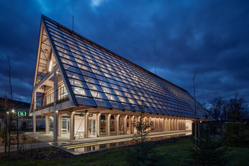 Kloboucká lesní HQ by Mjölk Architekti